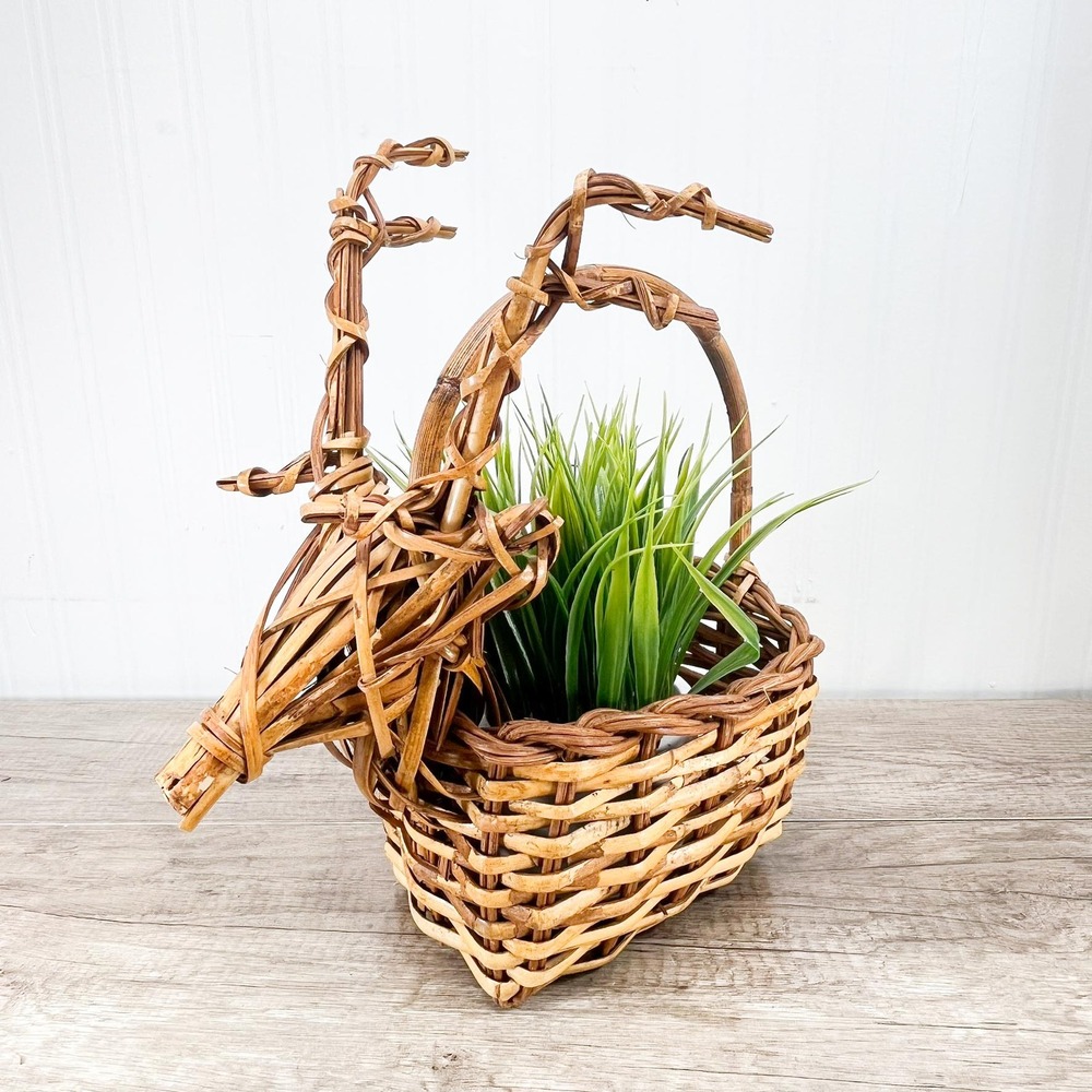 Vintage Wicker Reindeer Basket - Retro Woven Deer Basket